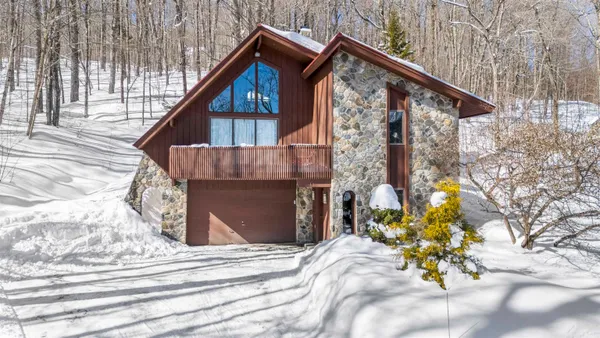 $1,325,000 | 11 Roundtree Road, Winhall, VT 05340