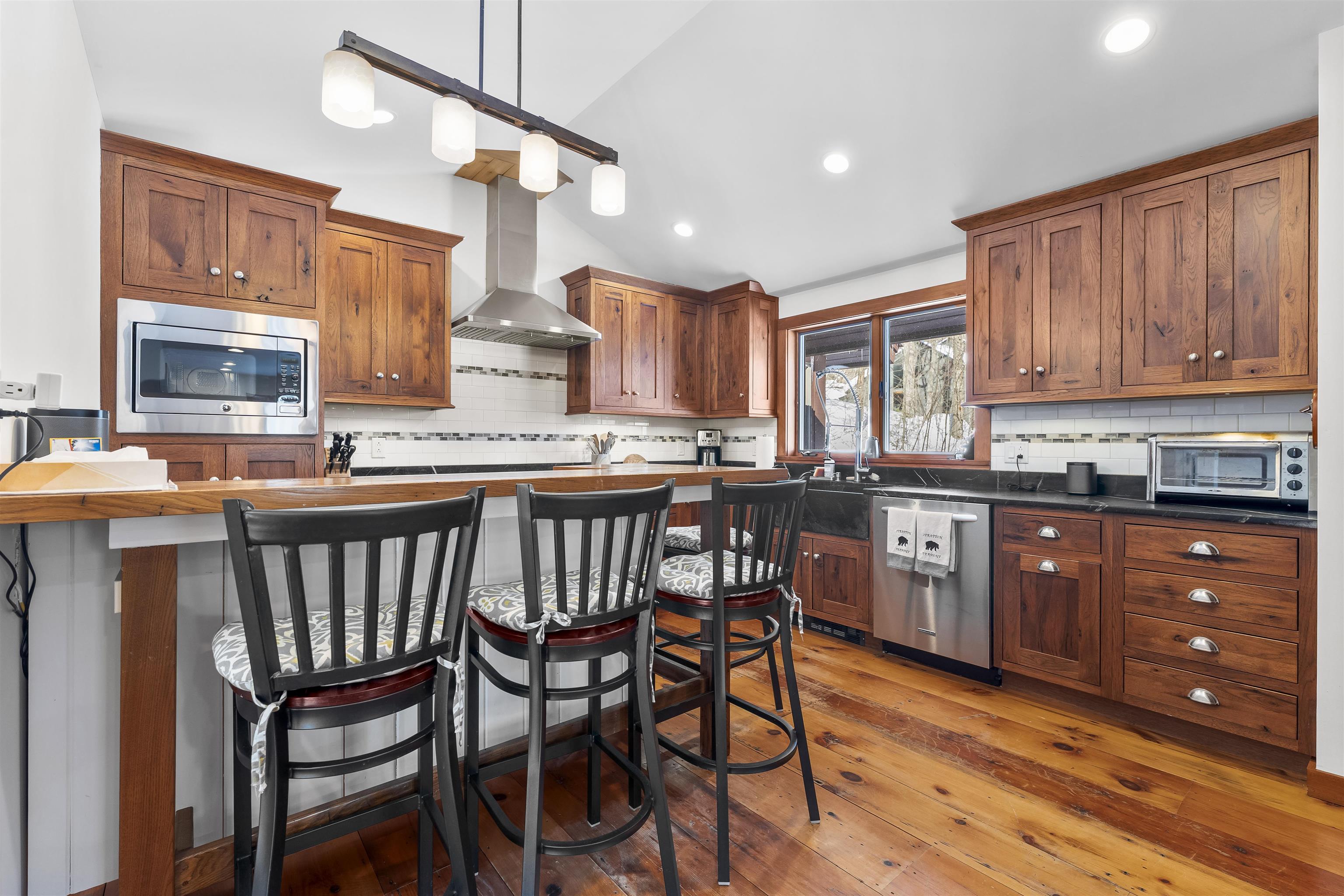 11 Roundtree Road Winhall, VT 05340 - Photo 14 of 43