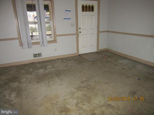 2104 Coralthorn Road Baltimore, MD 21220 - Photo 3 of 12 Living Room