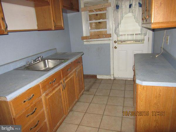 2104 Coralthorn Road Baltimore, MD 21220 - Photo 5 of 12 Kitchen
