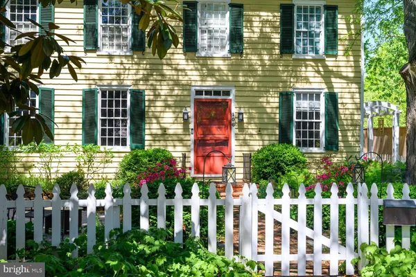 a flower garden is sitting in front of a building