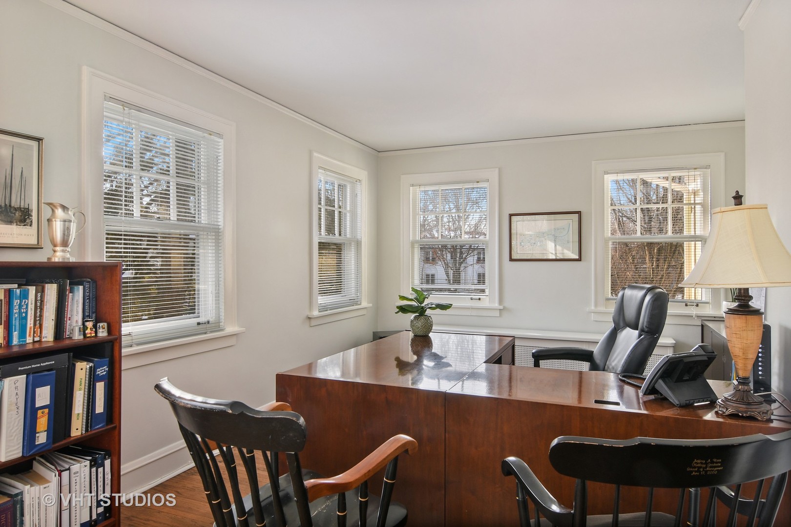 141 Robsart Place Kenilworth, IL 60043 - Photo 14 of 38 a dining room with furniture and window