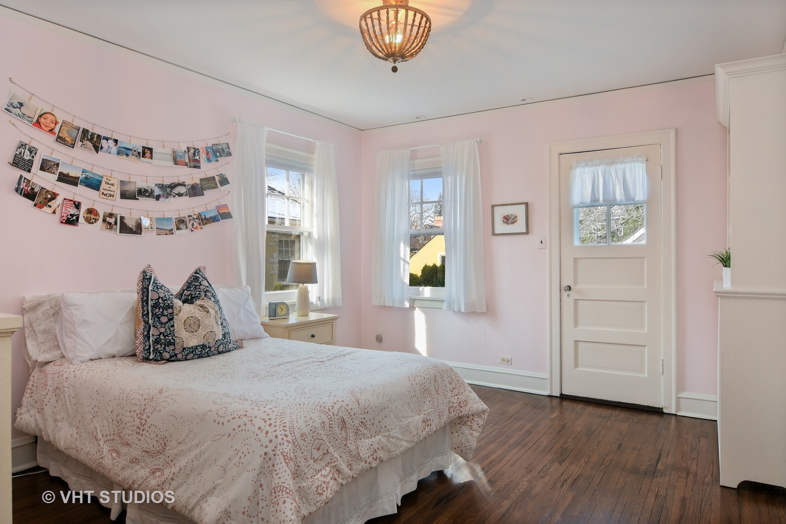 141 Robsart Place Kenilworth, IL 60043 - Photo 17 of 38 a bedroom with a bed and window
