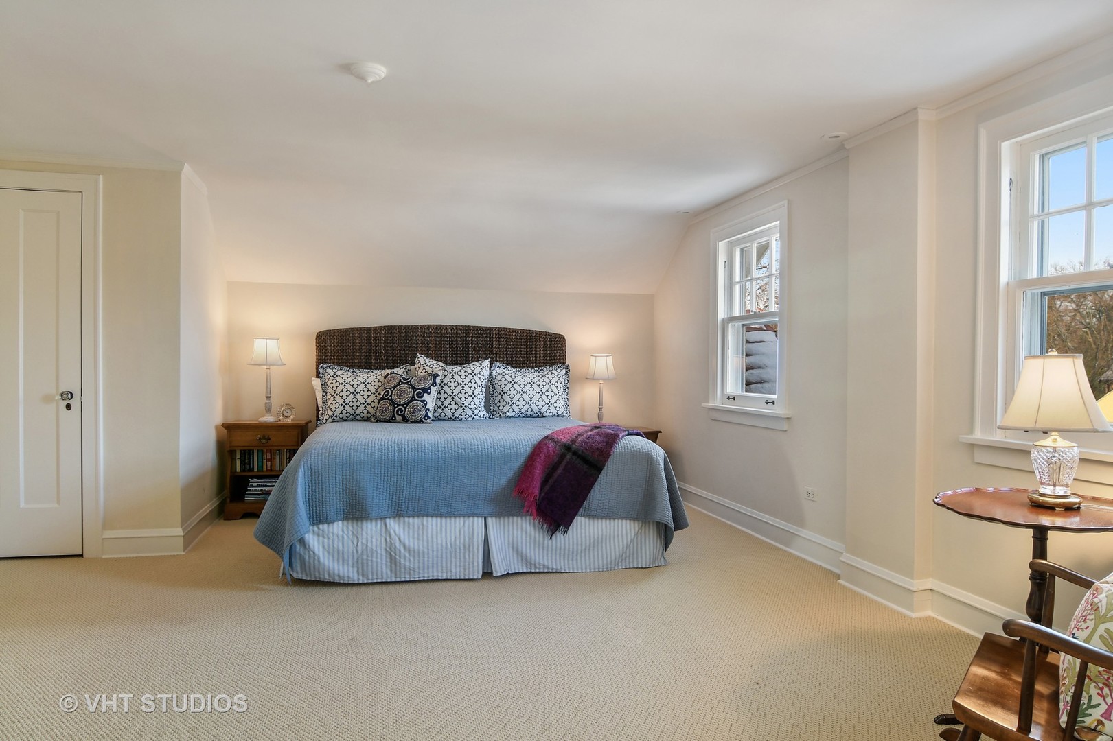 141 Robsart Place Kenilworth, IL 60043 - Photo 18 of 38 a bedroom with a bed and a table in it