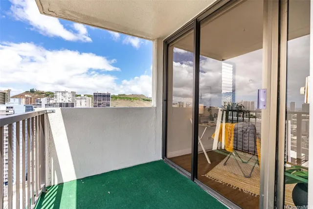 $415,000 | 1201 Wilder Avenue, Unit 2404, Honolulu, HI 96822
