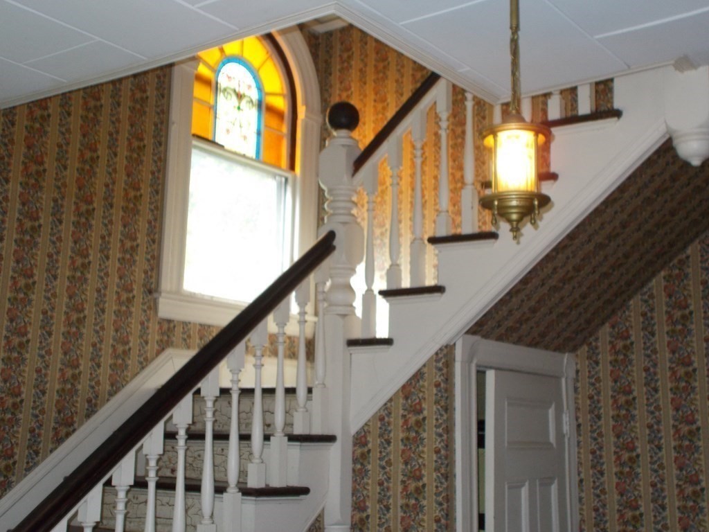 64 Lyman Road Northampton, MA 01060 - Photo 3 of 23 Gallery Image 3