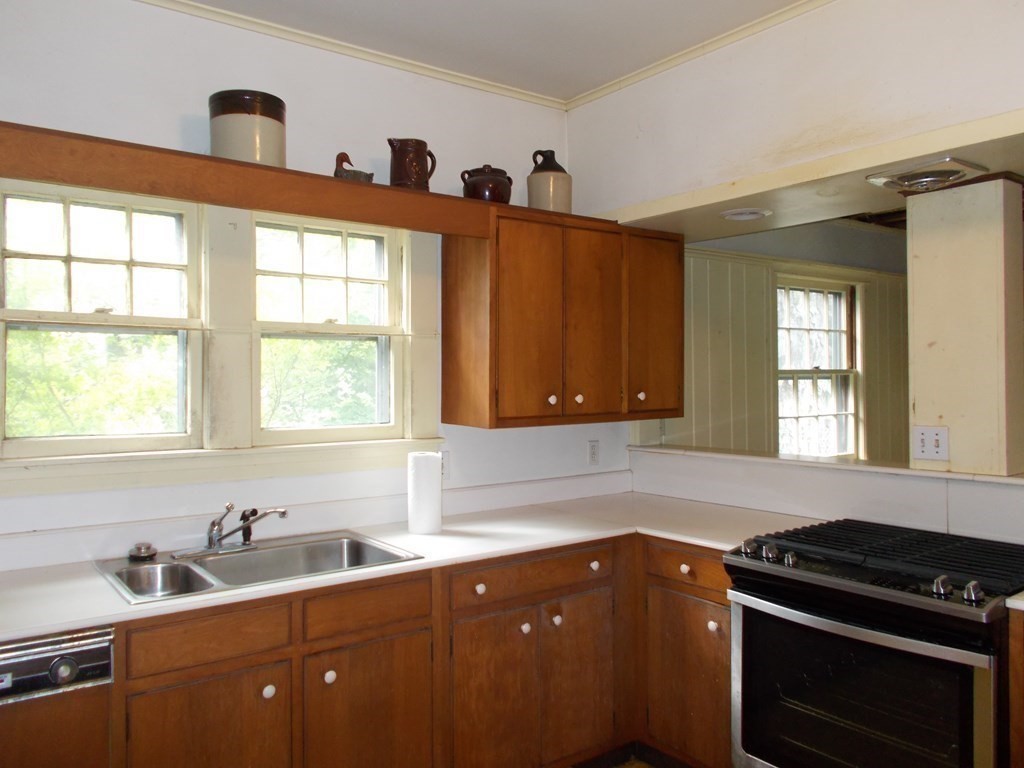64 Lyman Road Northampton, MA 01060 - Photo 5 of 23 Gallery Image 5