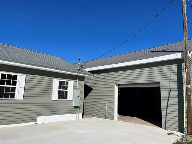 $225,500 | 121 South Poplar Street, Dexter, MO 63841