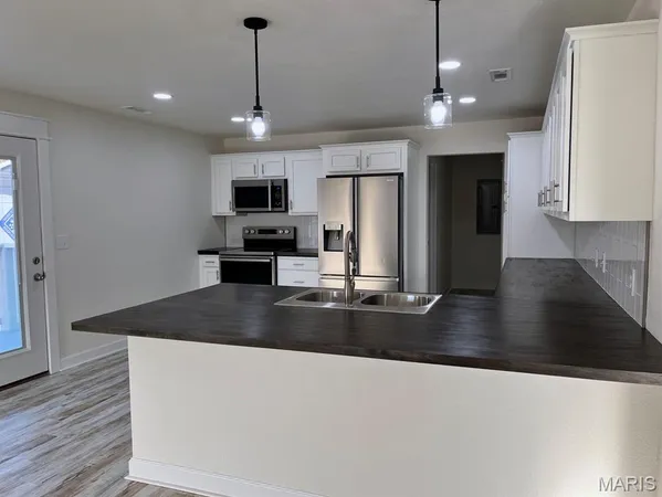 $204,900 | 121 South Poplar Street, Dexter, MO 63841