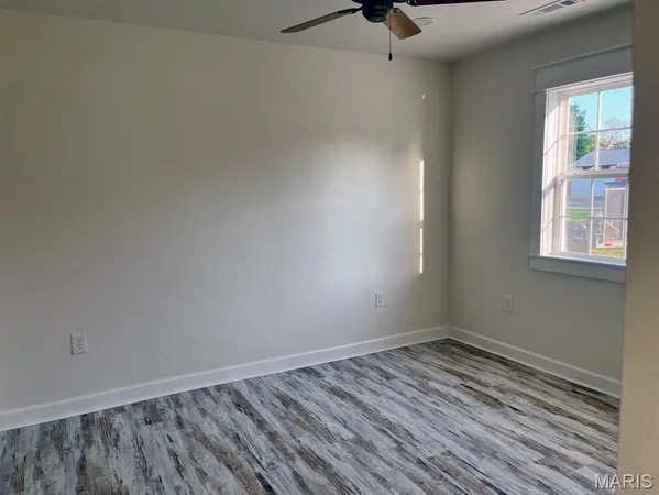 $204,900 | 121 South Poplar Street, Dexter, MO 63841