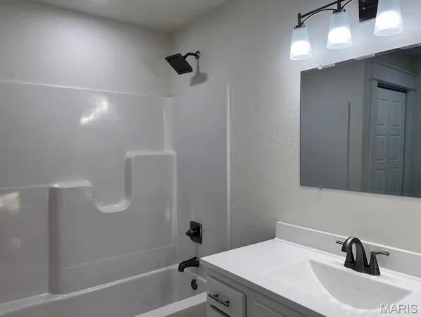 $204,900 | 121 South Poplar Street, Dexter, MO 63841