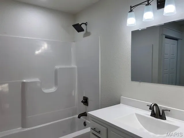 $225,500 | 121 South Poplar Street, Dexter, MO 63841