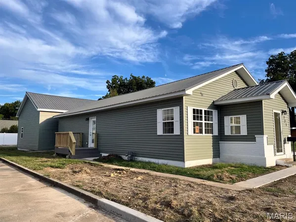 $204,900 | 121 South Poplar Street, Dexter, MO 63841