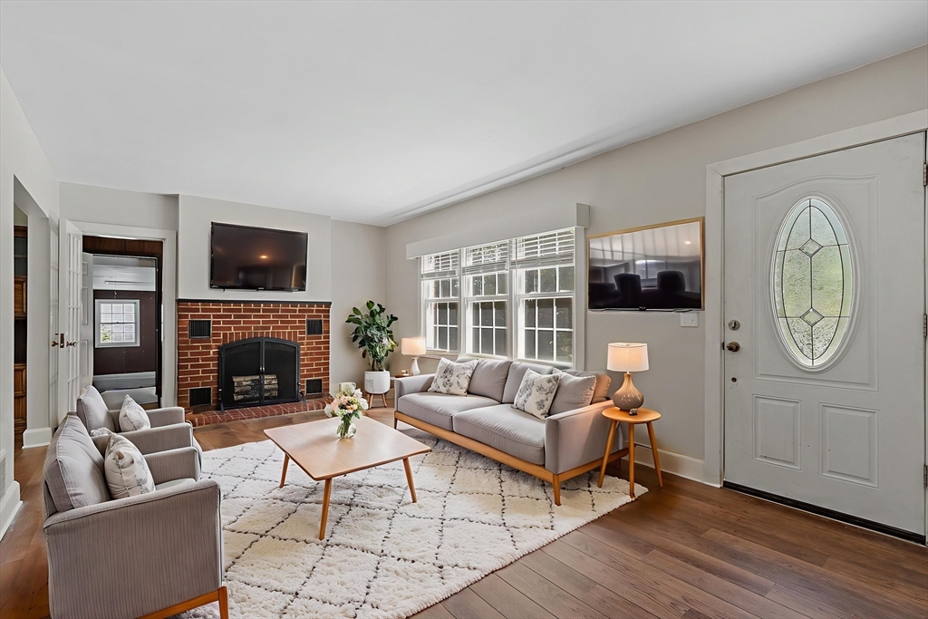 1178 Northfield Road Lunenburg, MA 01462 - Photo 2 of 40