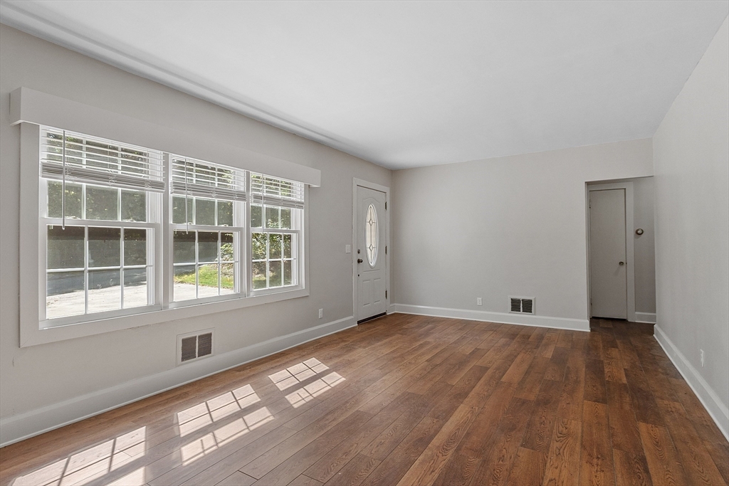 1178 Northfield Road Lunenburg, MA 01462 - Photo 3 of 40