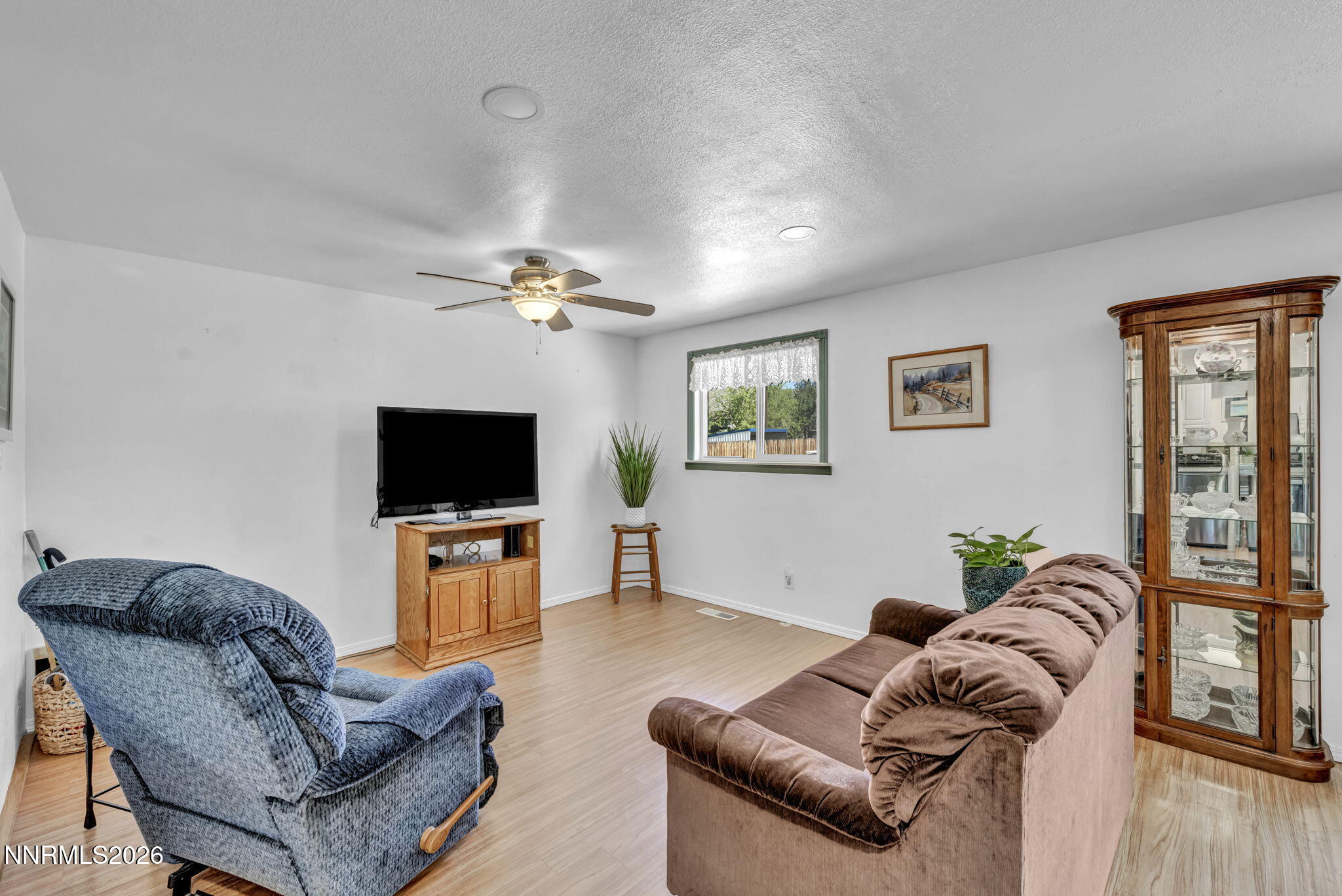 2705 Valley View Drive Reno, NV 89506 - Photo 12 of 73 44-web-or-mls-2705-valley-view-dr