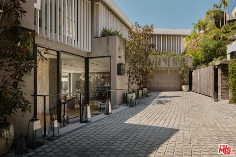 $68,000,000 | 9330 Flicker Way, Los Angeles, CA 90069