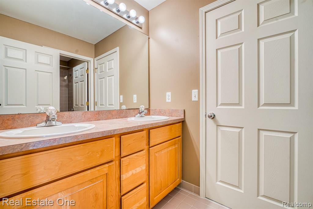 4640 Chatford Court Rochester, MI 48306 - Photo 18 of 30