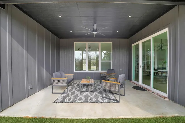 a view of yard with green space