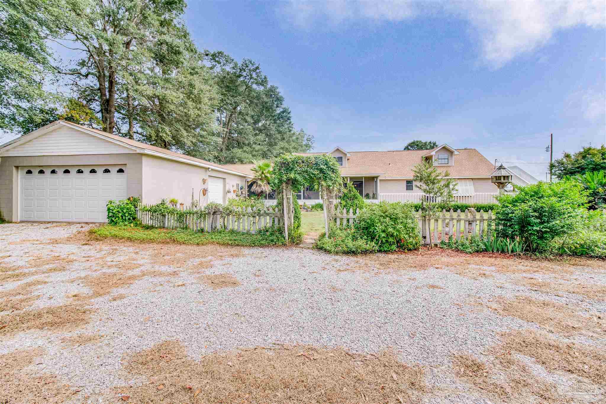 6101 Southridge Road Milton, FL 32570 - Photo 10 of 40 Gallery Image 10