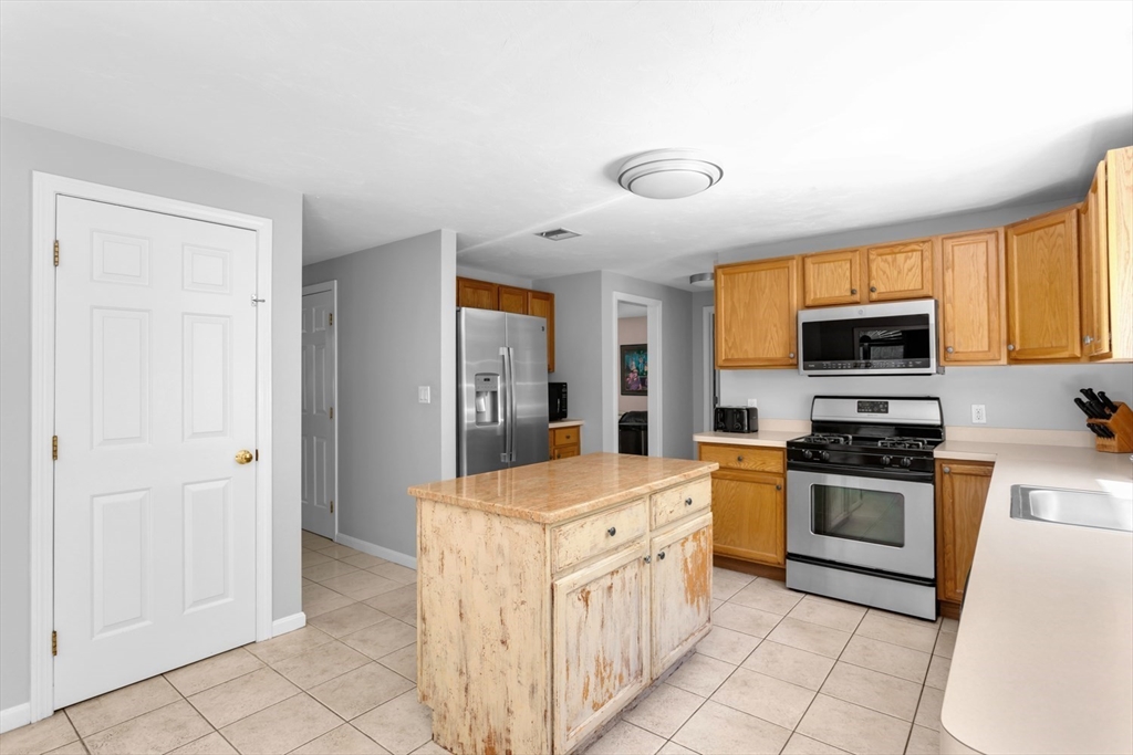 19 Padden Road Franklin, MA 02038 - Photo 8 of 42