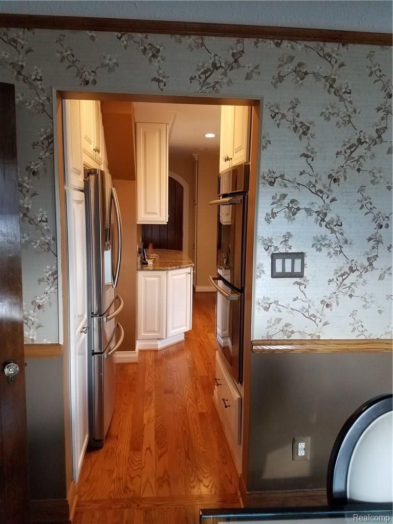 18608 Meridian Road Grosse Ile, MI 48138 - Photo 16 of 31 Looking from Dining Room into Kitchen.jpg