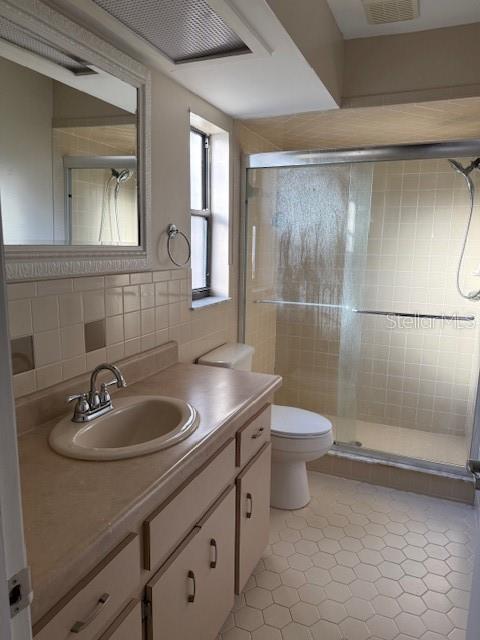 6506 East Mockingbird Lane Inverness, FL 34452 - Photo 7 of 9 a bathroom with a sink a toilet and shower