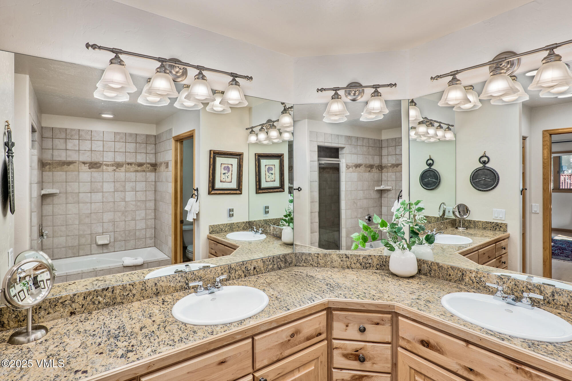 1890 Lions Ridge Loop, Unit 11 Vail, CO 81657 - Photo 22 of 40 Main Bath