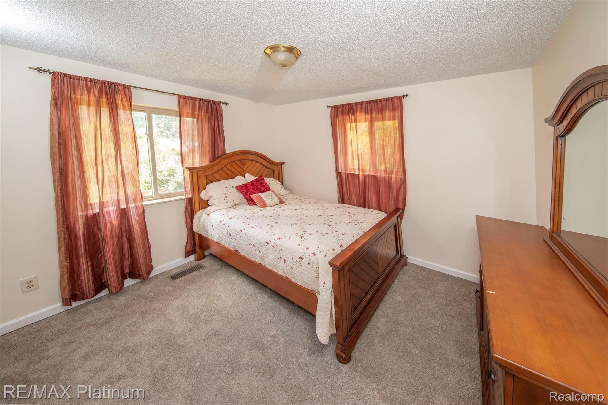 542 South Hughes Road Howell, MI 48843 - Photo 10 of 26 Bedroom 2 Main Level