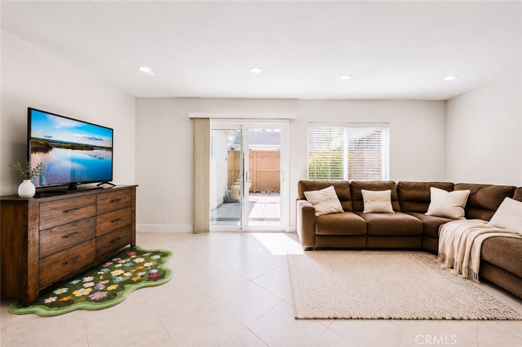 47 Fox, Unit 27 Irvine, CA 92614 - Photo 3 of 32