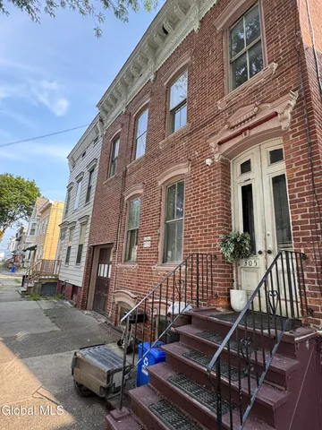 $1,350 | 305 2nd Street, Unit 2, Albany, NY 12206