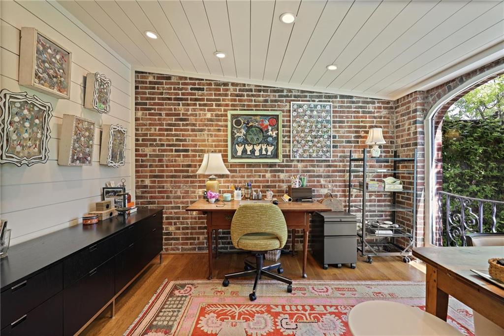 10 Palisades Road Northeast Atlanta, GA 30309 - Photo 24 of 49 a balcony with table and chairs