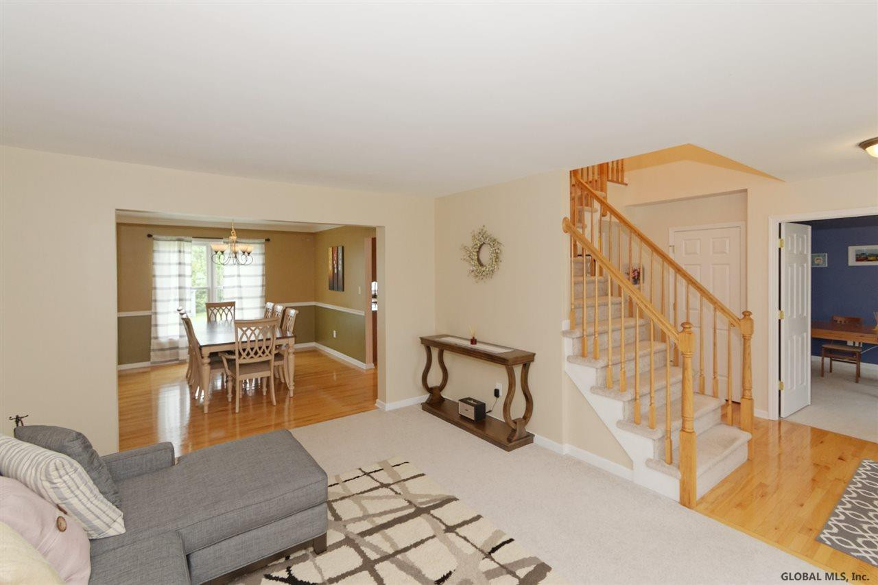 21 Robin Hill Road Halfmoon, NY 12118 - Photo 11 of 44 Photo 11
