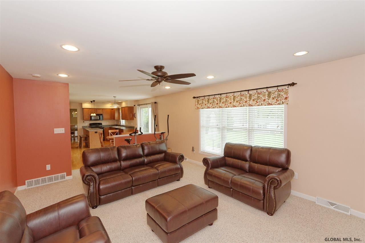 21 Robin Hill Road Halfmoon, NY 12118 - Photo 23 of 44 Photo 23