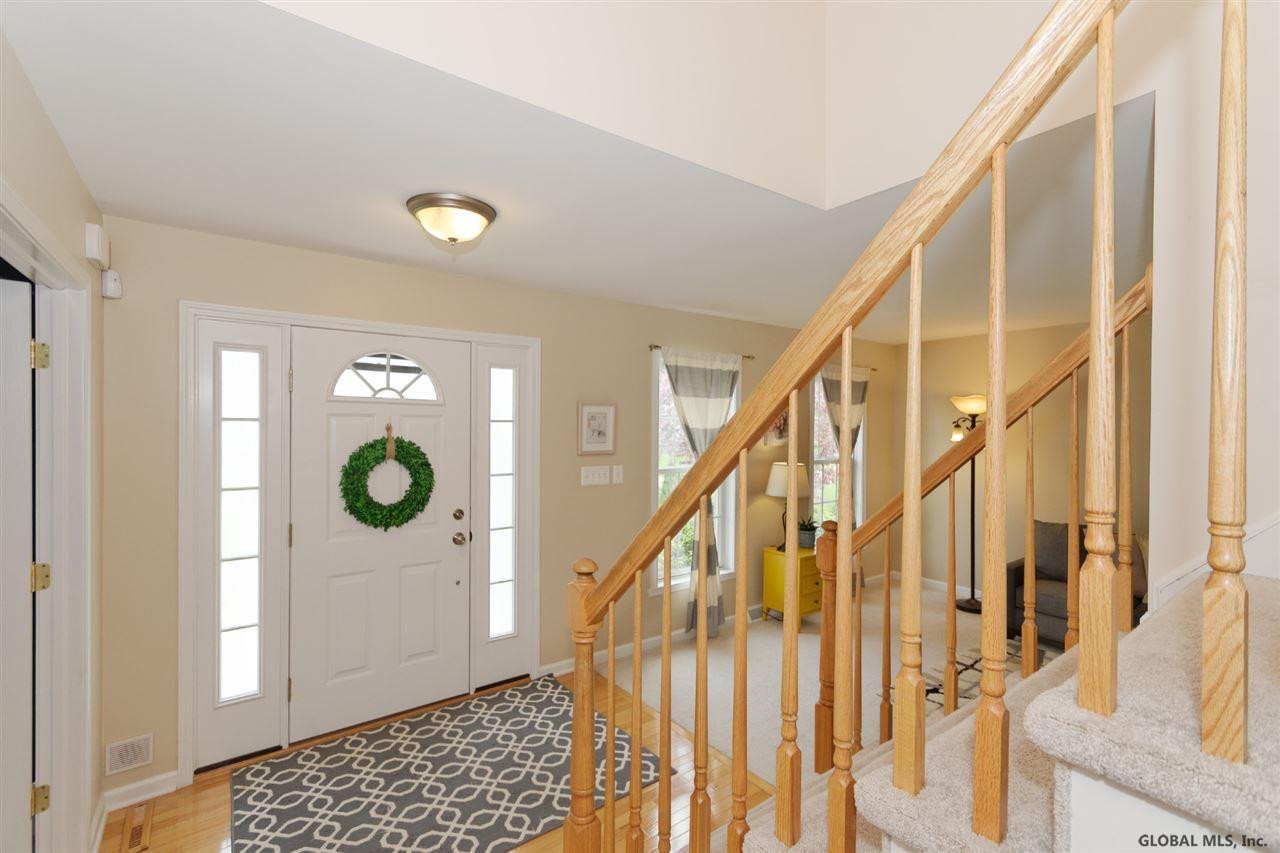 21 Robin Hill Road Halfmoon, NY 12118 - Photo 5 of 44 Photo 5