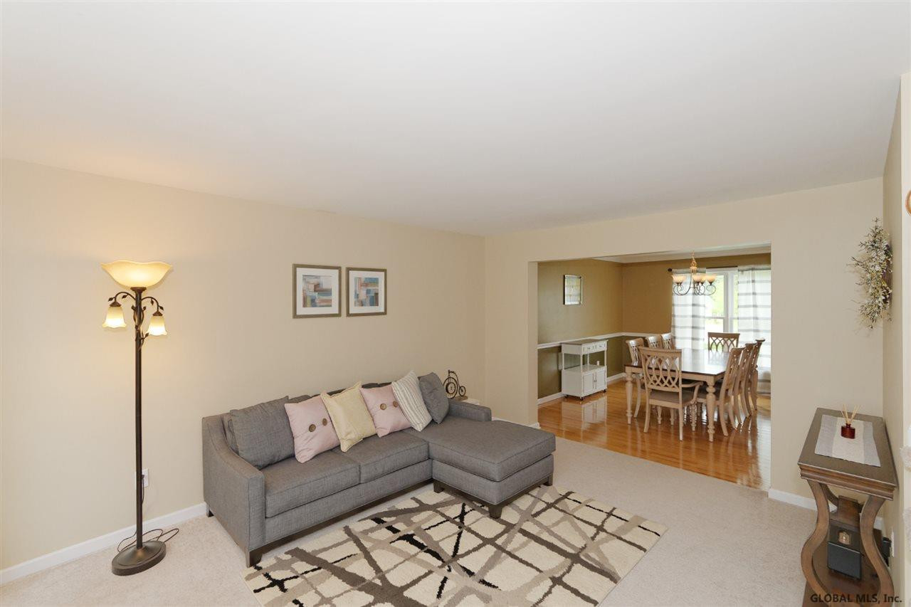21 Robin Hill Road Halfmoon, NY 12118 - Photo 10 of 44 Photo 10