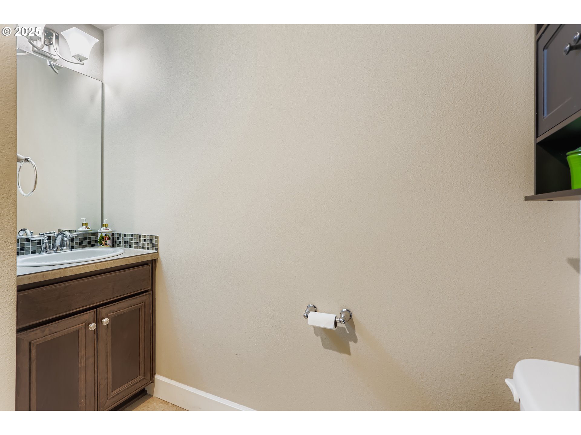 15598 Southwest Wren Lane Beaverton, OR 97007 - Photo 13 of 33