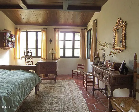a view of a livingroom with furniture window and outside view