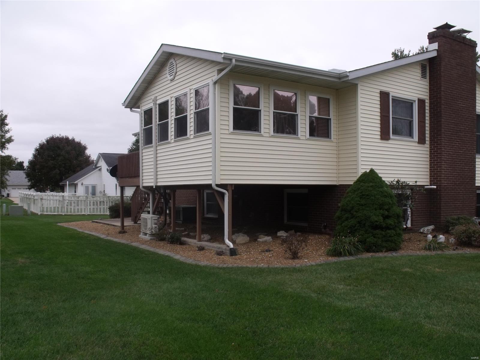 1008 West County Road Jerseyville, IL 62052 - Photo 2 of 24 Gallery Image 2