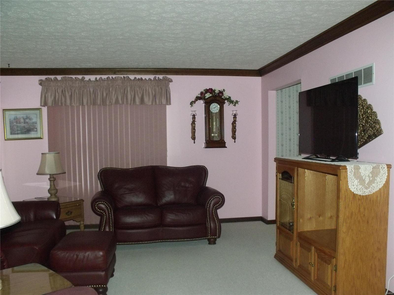 1008 West County Road Jerseyville, IL 62052 - Photo 11 of 24 Gallery Image 11
