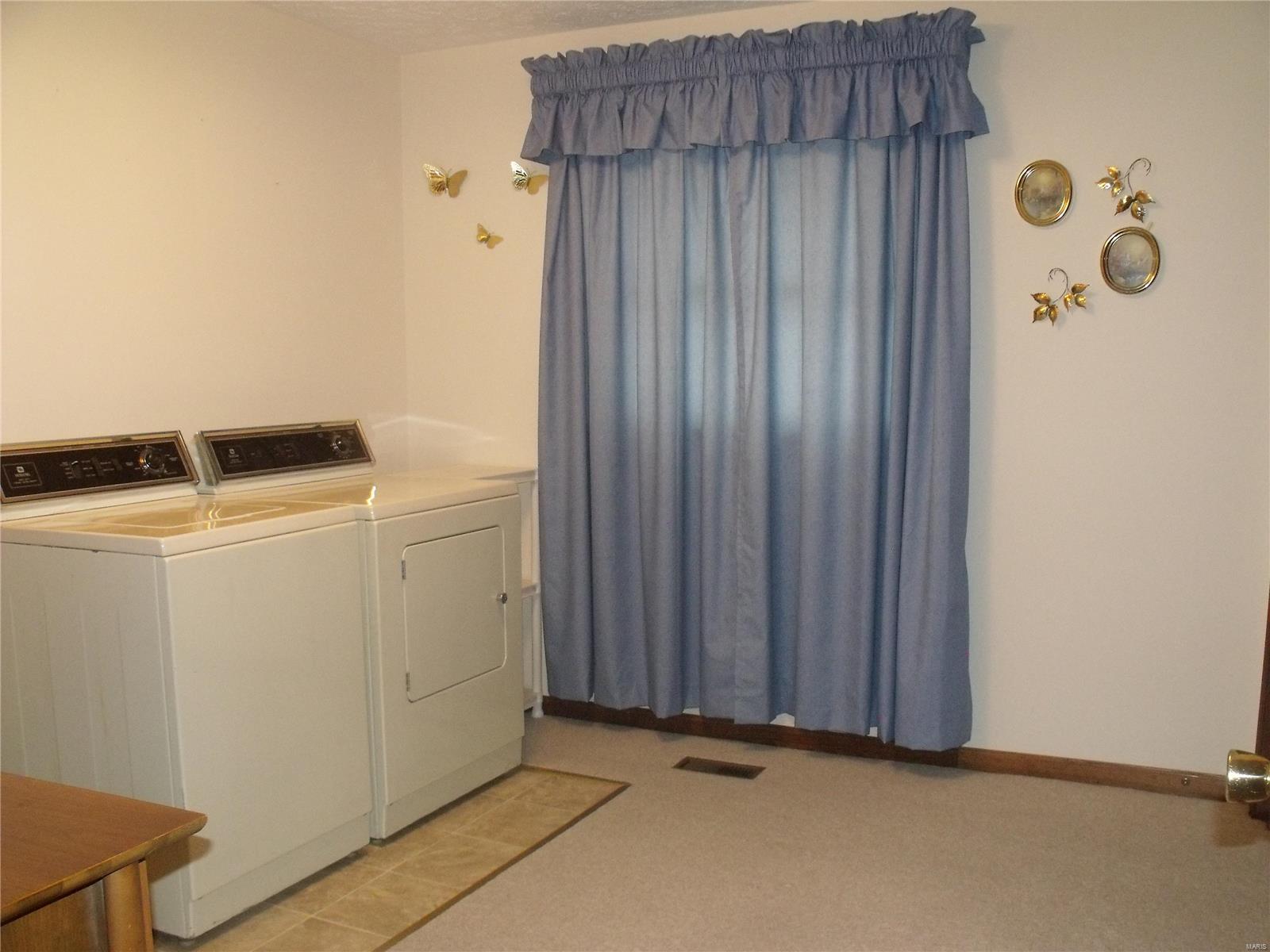 1008 West County Road Jerseyville, IL 62052 - Photo 12 of 24 Gallery Image 12