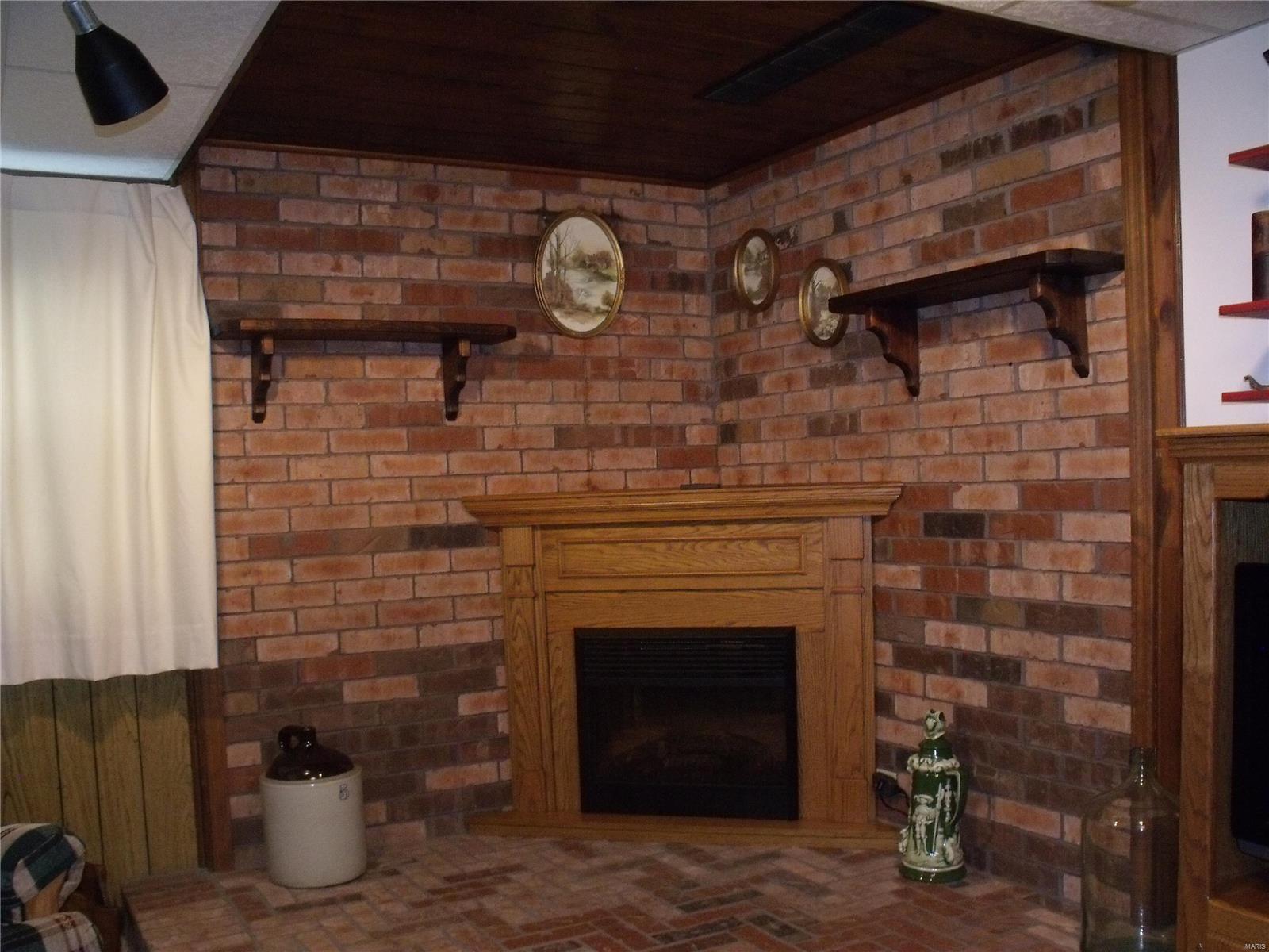 1008 West County Road Jerseyville, IL 62052 - Photo 16 of 24 Gallery Image 16