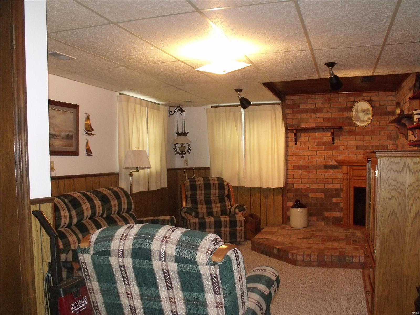 1008 West County Road Jerseyville, IL 62052 - Photo 17 of 24 Gallery Image 17
