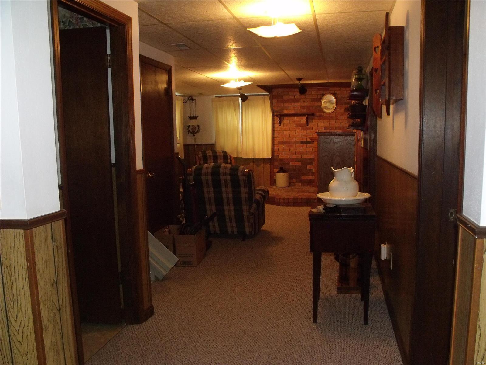 1008 West County Road Jerseyville, IL 62052 - Photo 22 of 24 Gallery Image 22
