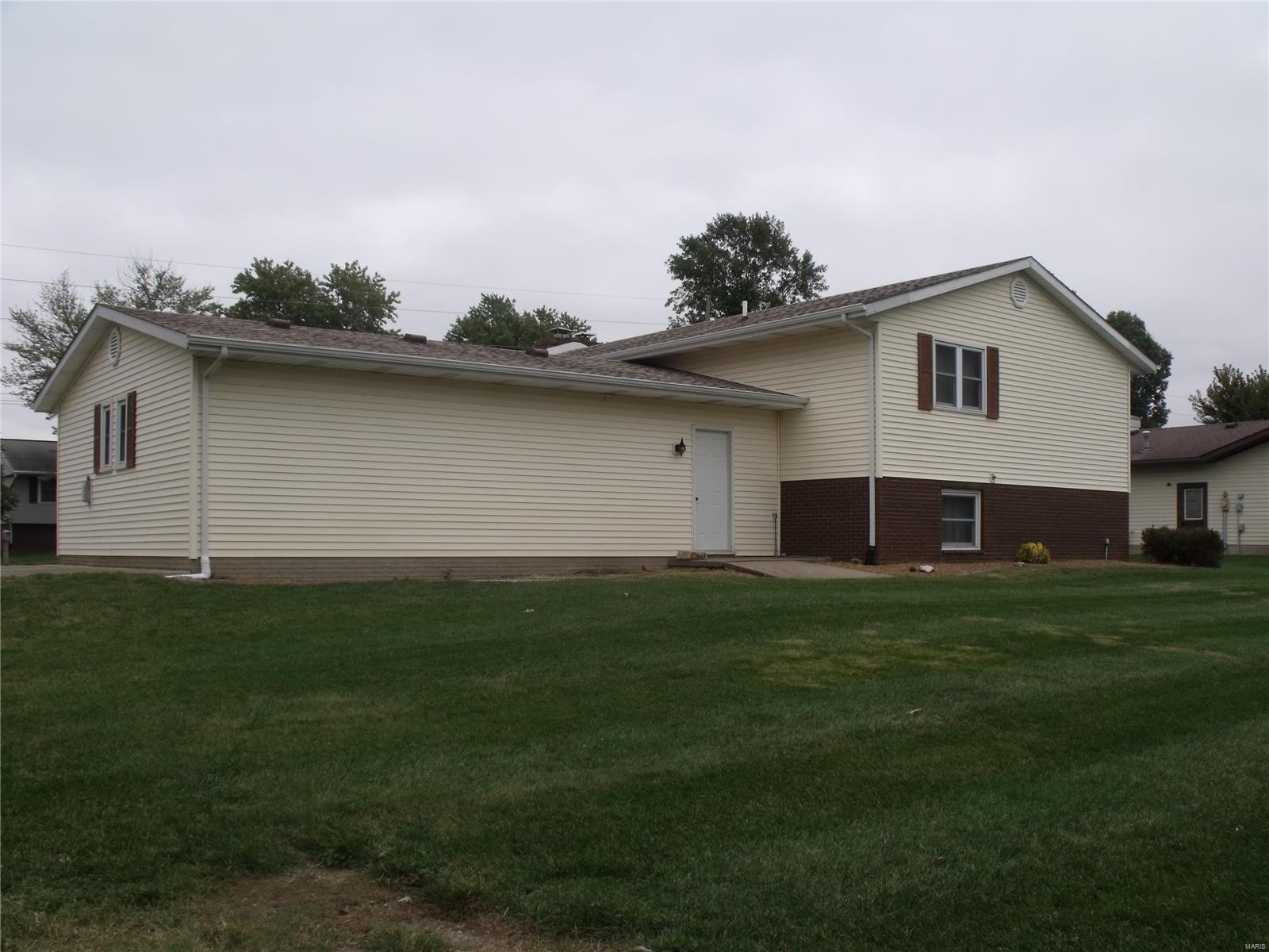 1008 West County Road Jerseyville, IL 62052 - Photo 4 of 24 Gallery Image 4