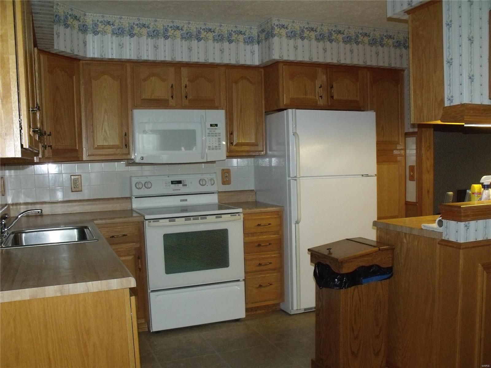 1008 West County Road Jerseyville, IL 62052 - Photo 7 of 24 Gallery Image 7
