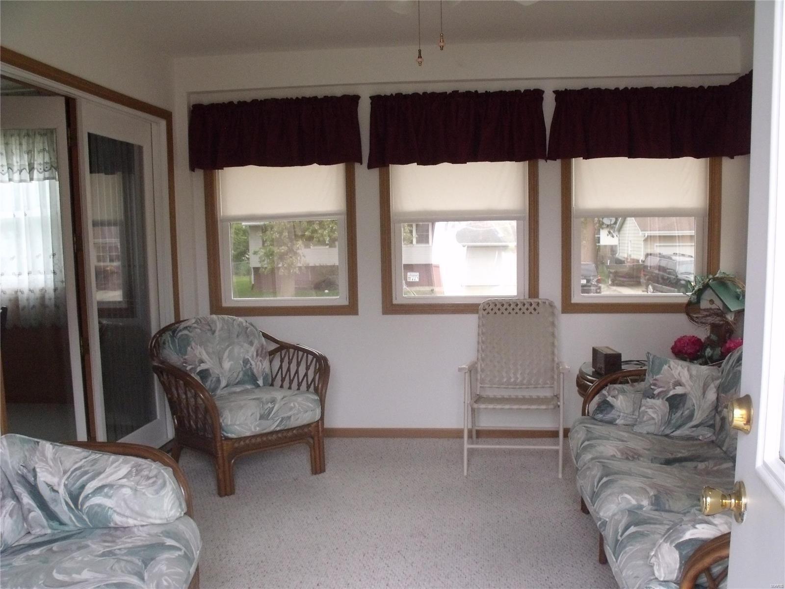 1008 West County Road Jerseyville, IL 62052 - Photo 8 of 24 Gallery Image 8