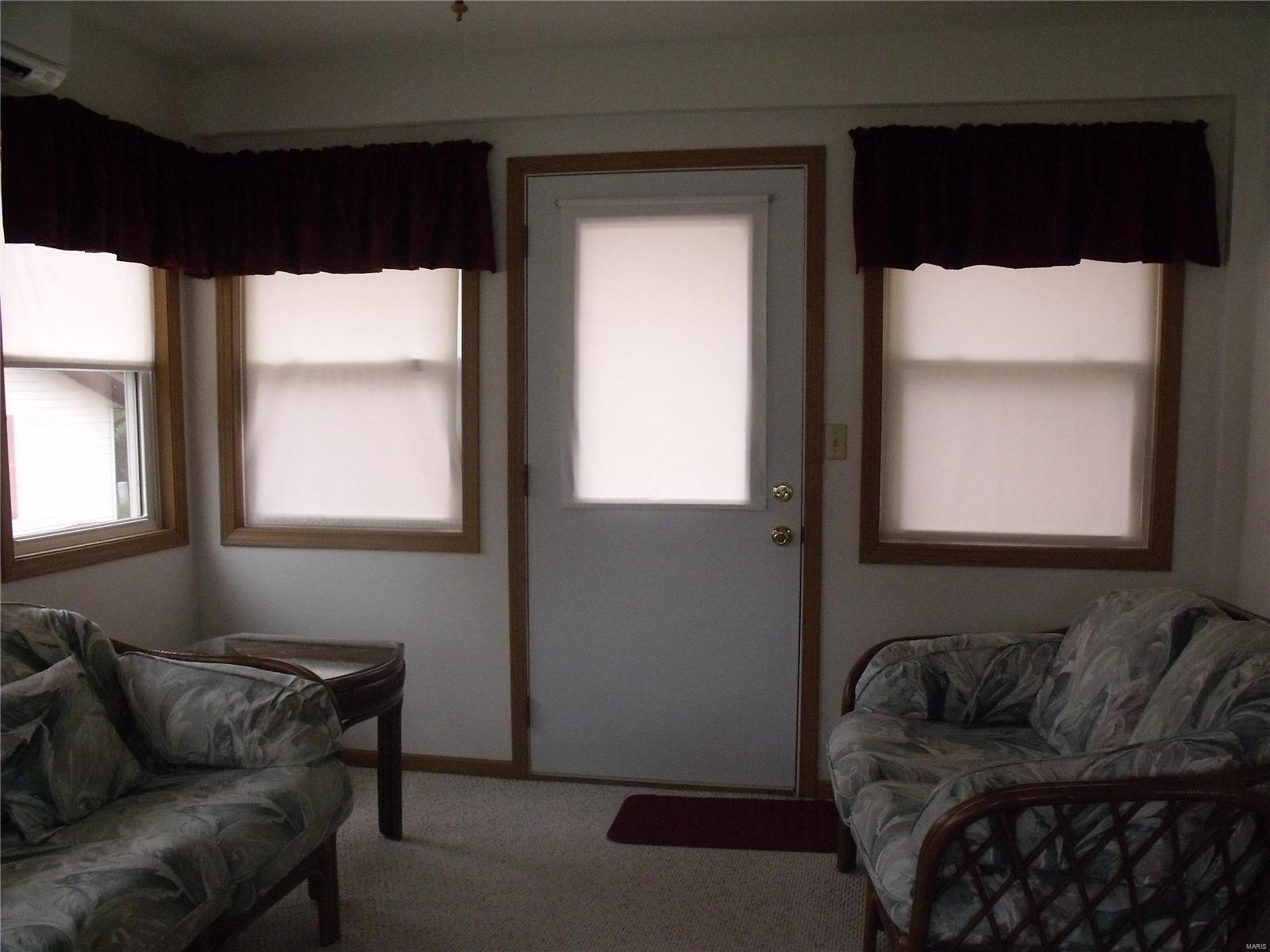 1008 West County Road Jerseyville, IL 62052 - Photo 9 of 24 Gallery Image 9