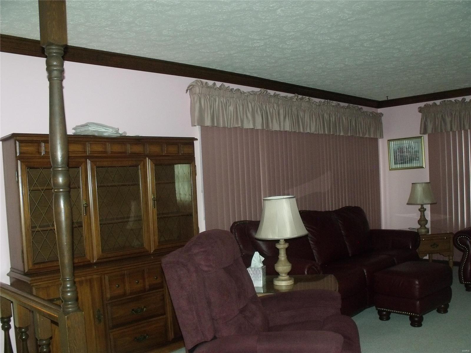 1008 West County Road Jerseyville, IL 62052 - Photo 10 of 24 Gallery Image 10