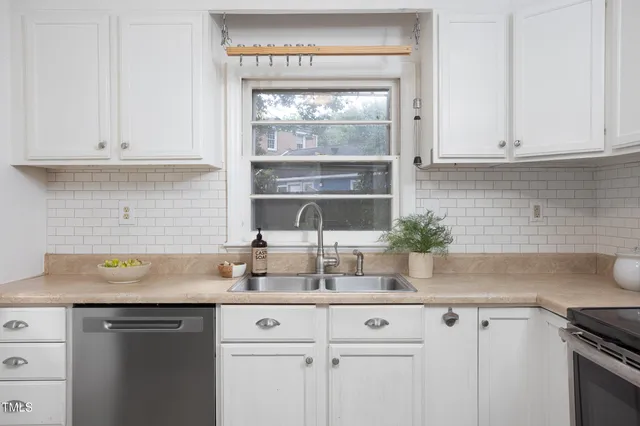 a close view of sink and tap